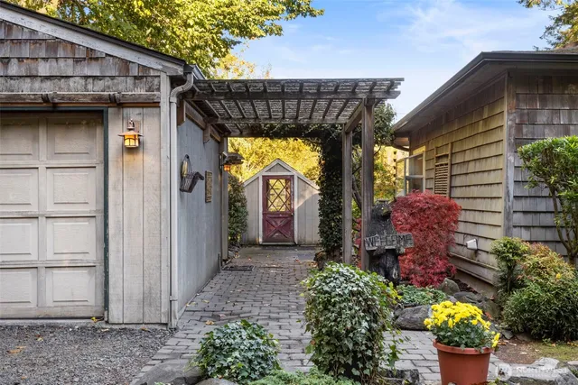 $790,000 | 6725 Northeast Sid Price Road, Poulsbo, WA 98370