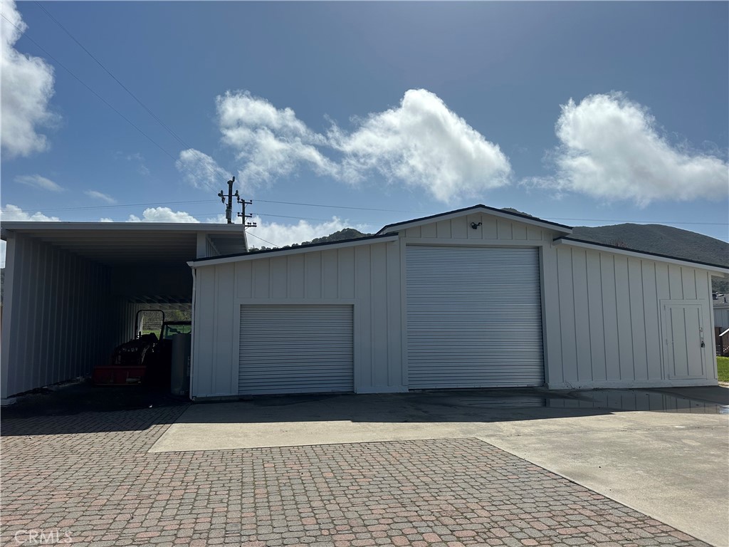 1970 Quintana Road Morro Bay, CA 93442 - Photo 11 of 38 a view of a garage