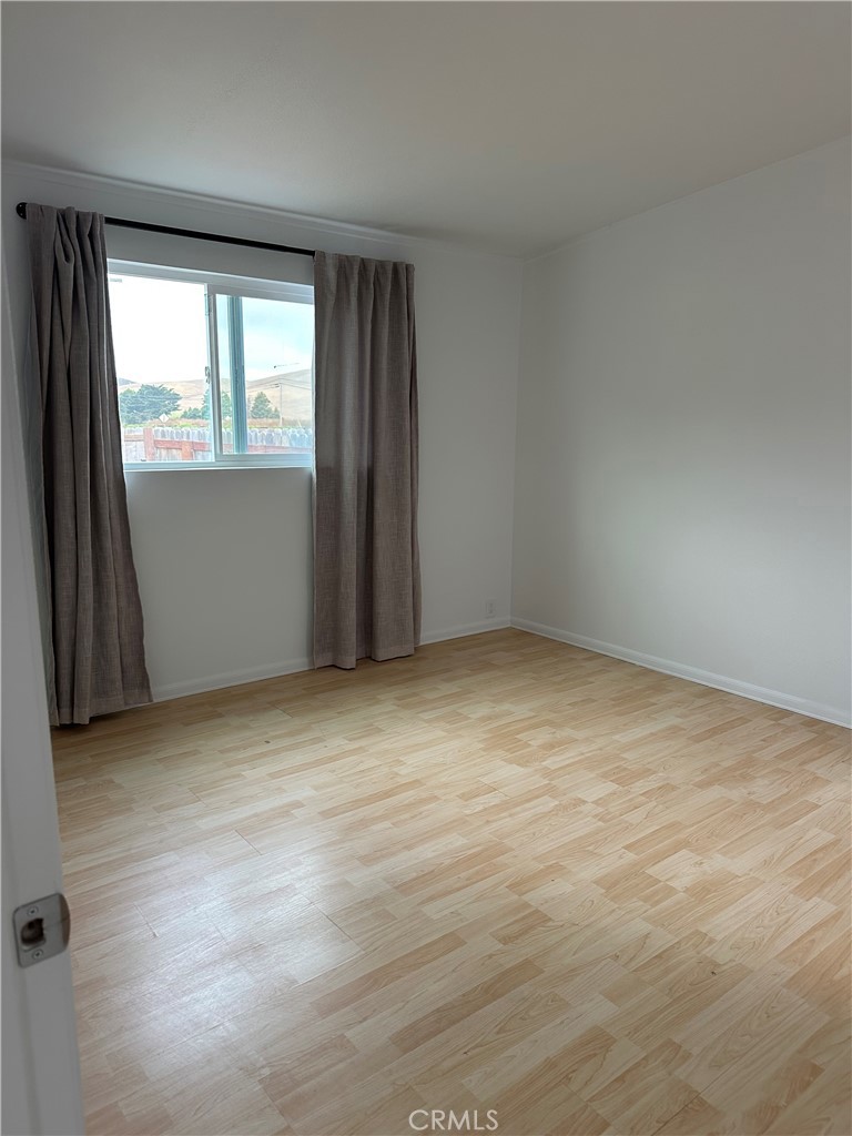 1970 Quintana Road Morro Bay, CA 93442 - Photo 37 of 38 an empty room with a window