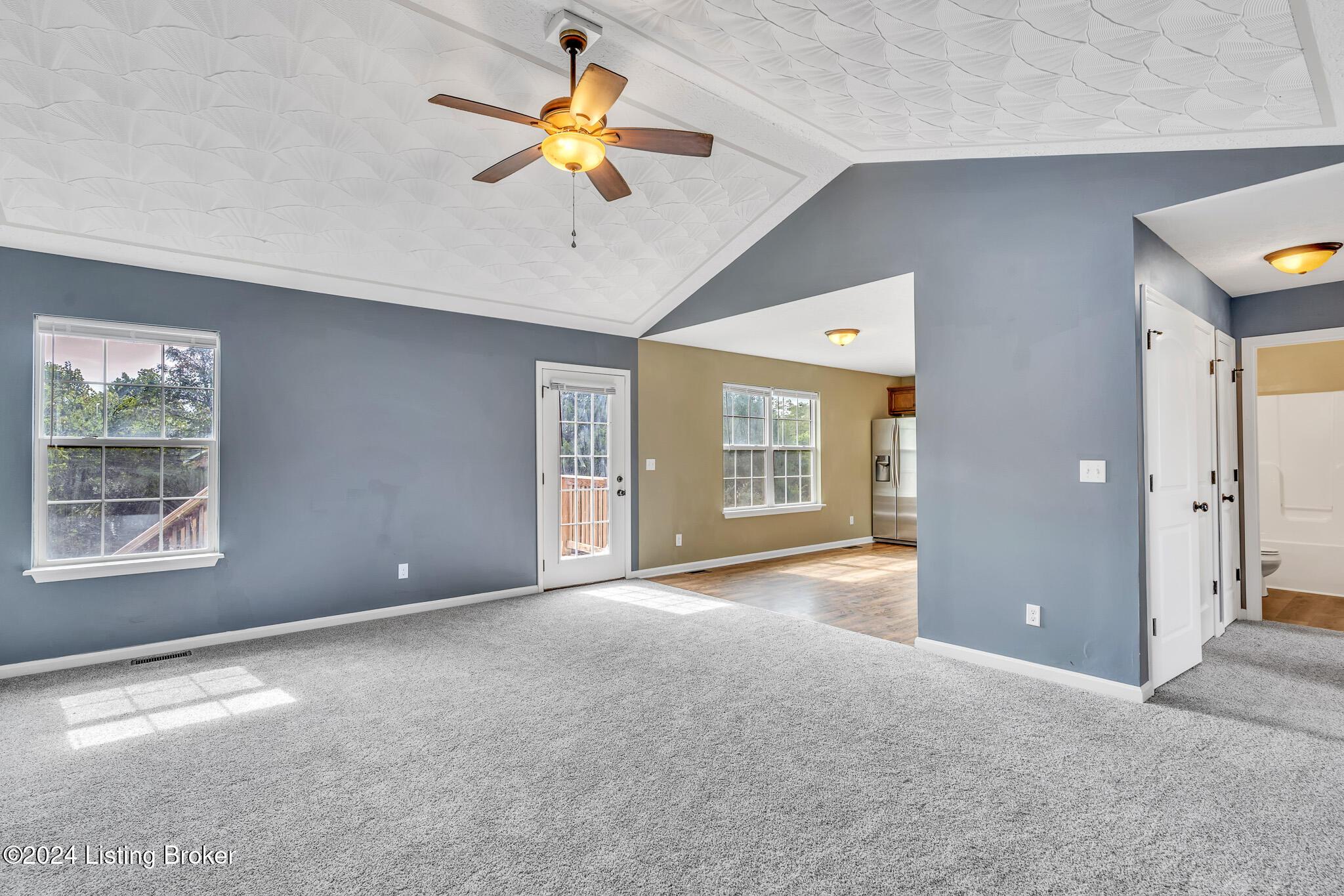378 Madison Rae Boulevard Shepherdsville, KY 40165 - Photo 6 of 29 Great room view into kitchen and hall way