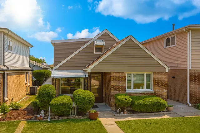 $290,000 | 1531 North 24th Avenue, Melrose Park, IL 60160