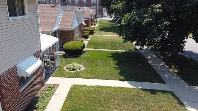 a view of a garden with sitting area