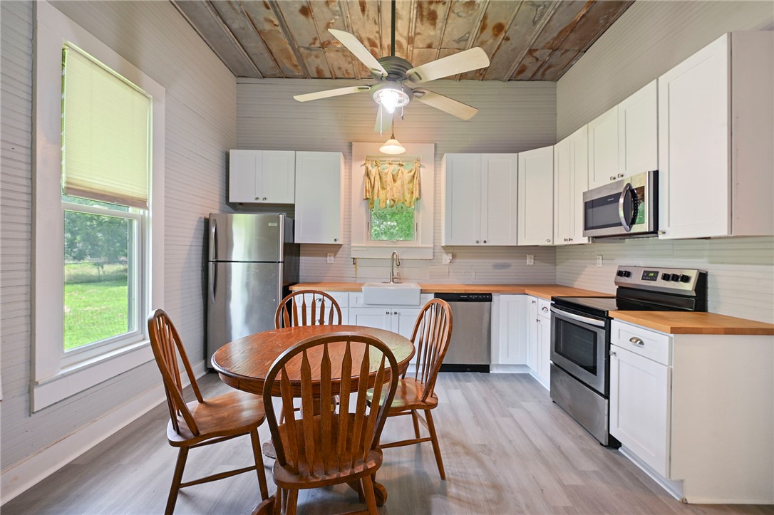326 5th Street Somerville, TX 77879 - Photo 3 of 25