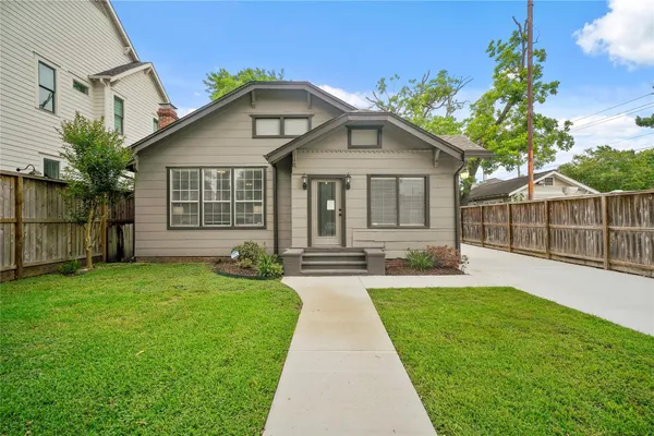 $3,800 | 741 East 9th Street, Houston, TX 77007