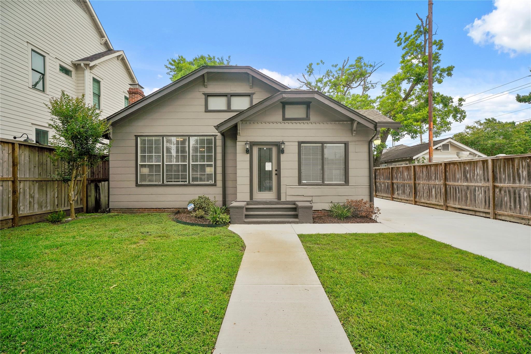 741 East 9th Street Houston, TX 77007 - Photo 1 of 43