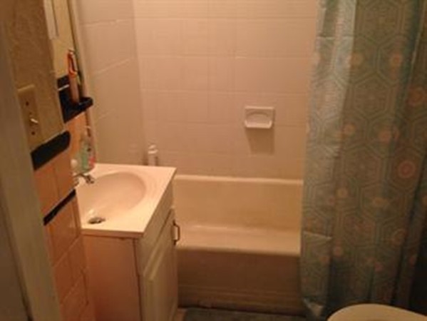 12 Maxwell Street Worcester, MA 01607 - Photo 10 of 24 Gallery Image 10