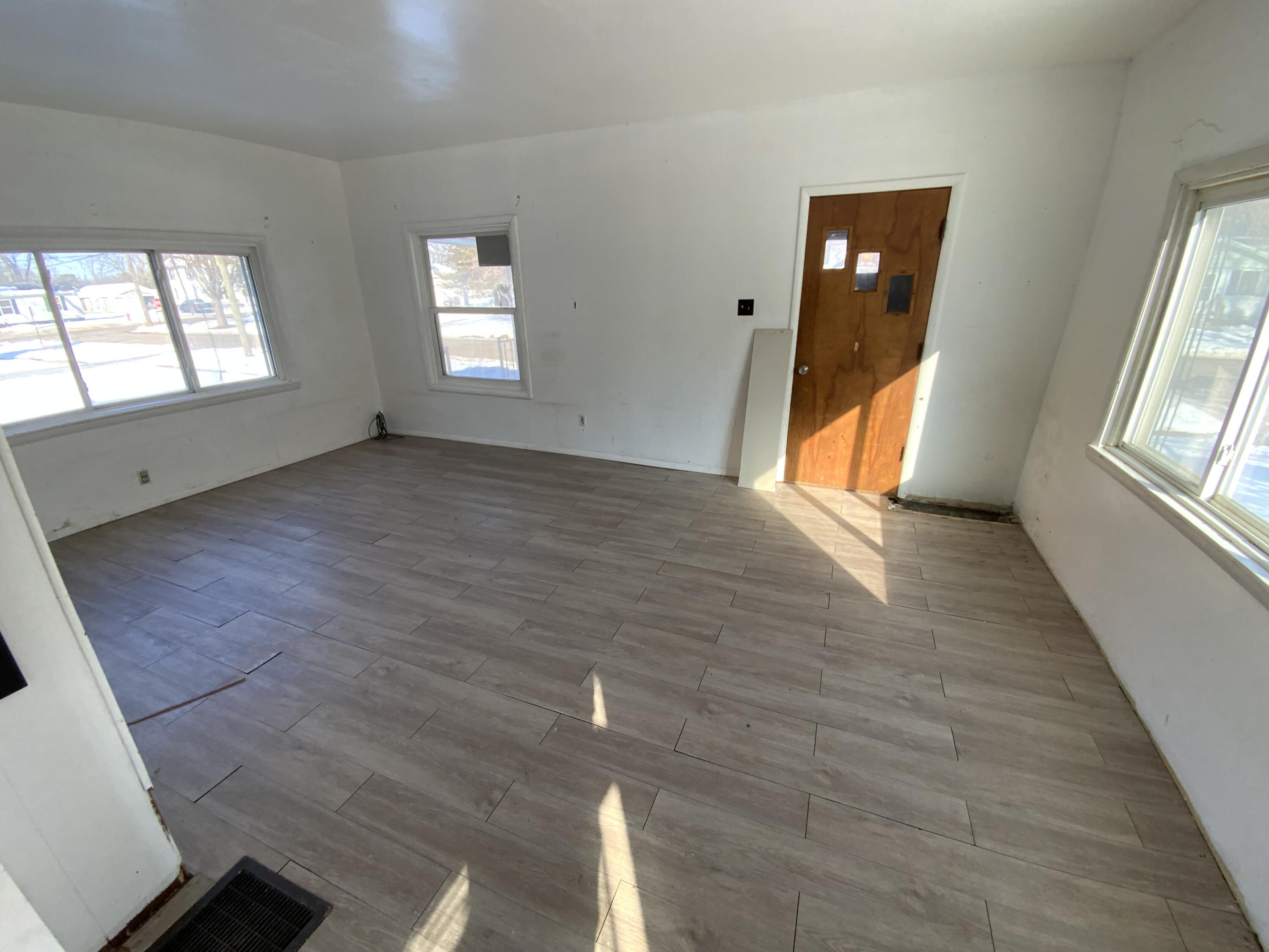 609 West Center Street Albion, MI 49224 - Photo 2 of 13 IMG_1367