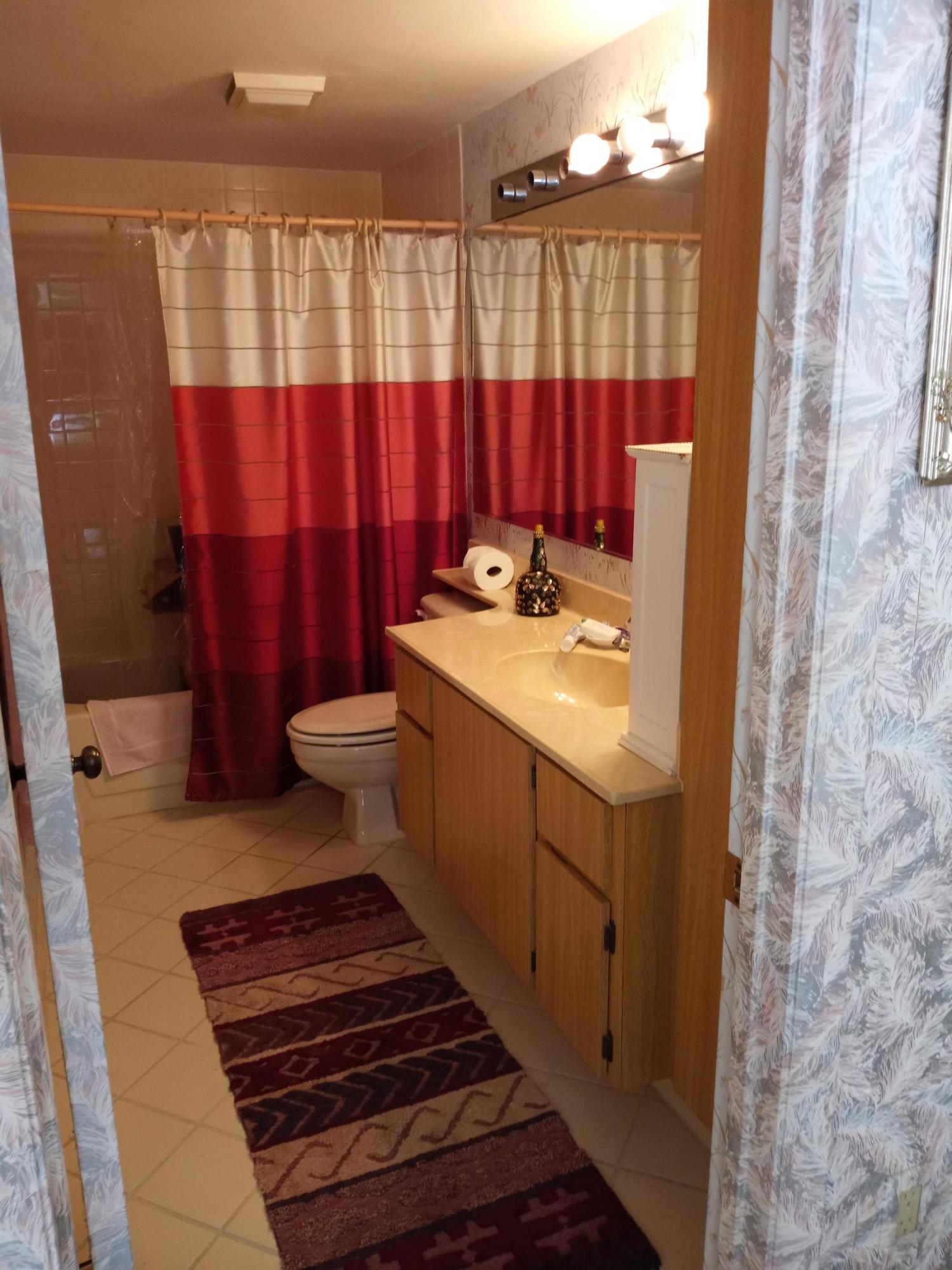 5808 58th Way West Palm Beach, FL 33409 - Photo 8 of 15 Guest Bath