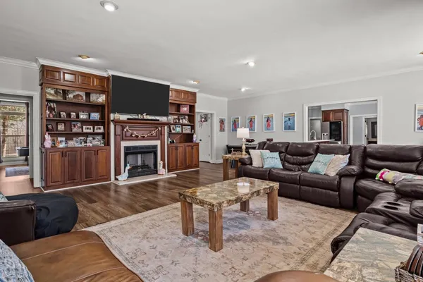 $795,000 | 662 Oak Shadow Drive, New Johnsonville, TN 37134