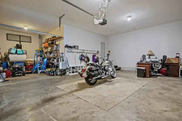 $795,000 | 662 Oak Shadow Drive, New Johnsonville, TN 37134