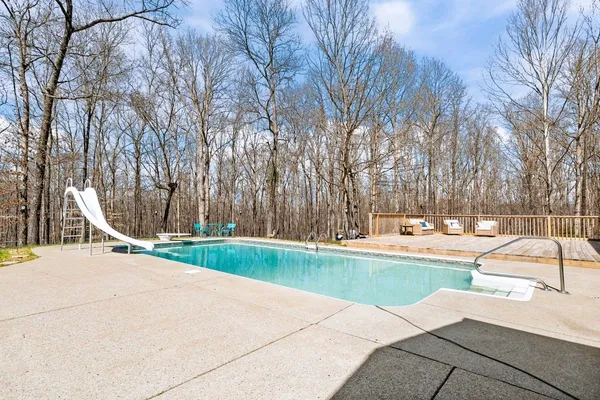 $795,000 | 662 Oak Shadow Drive, New Johnsonville, TN 37134