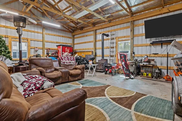 $795,000 | 662 Oak Shadow Drive, New Johnsonville, TN 37134