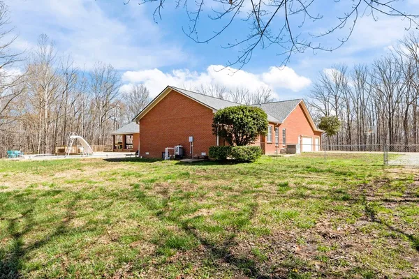 $795,000 | 662 Oak Shadow Drive, New Johnsonville, TN 37134