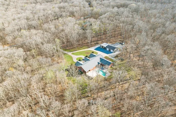 $795,000 | 662 Oak Shadow Drive, New Johnsonville, TN 37134