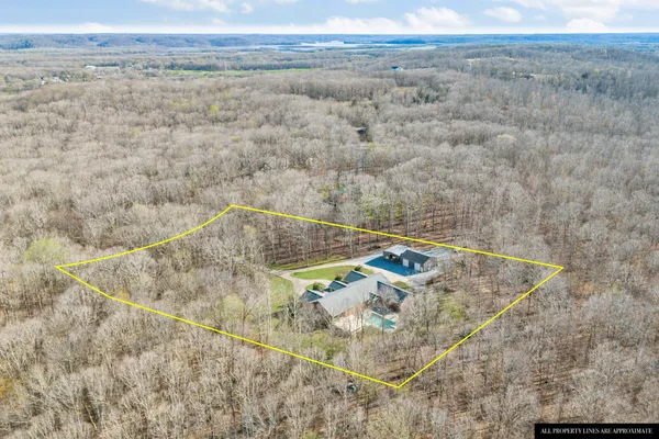 $795,000 | 662 Oak Shadow Drive, New Johnsonville, TN 37134