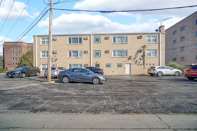 $200,000 | 1211 Brown Street, Unit 3B, Des Plaines, IL 60016