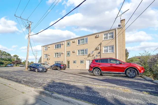 $200,000 | 1211 Brown Street, Unit 3B, Des Plaines, IL 60016