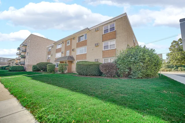 $200,000 | 1211 Brown Street, Unit 3B, Des Plaines, IL 60016