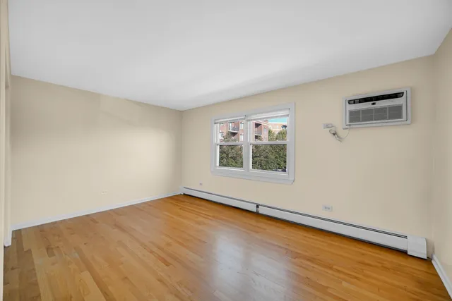 $200,000 | 1211 Brown Street, Unit 3B, Des Plaines, IL 60016