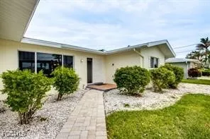 $440,000 | 913 Southeast 43rd Terrace, Cape Coral, FL 33904