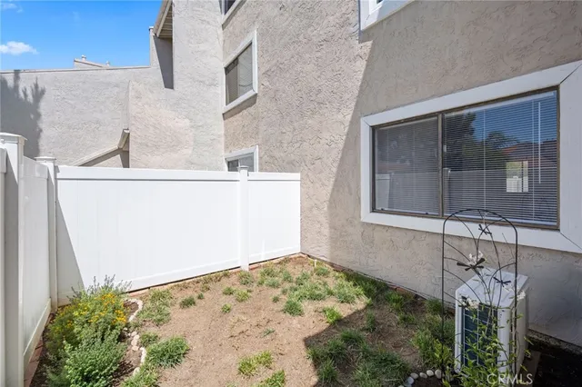 a view of front of house with a yard