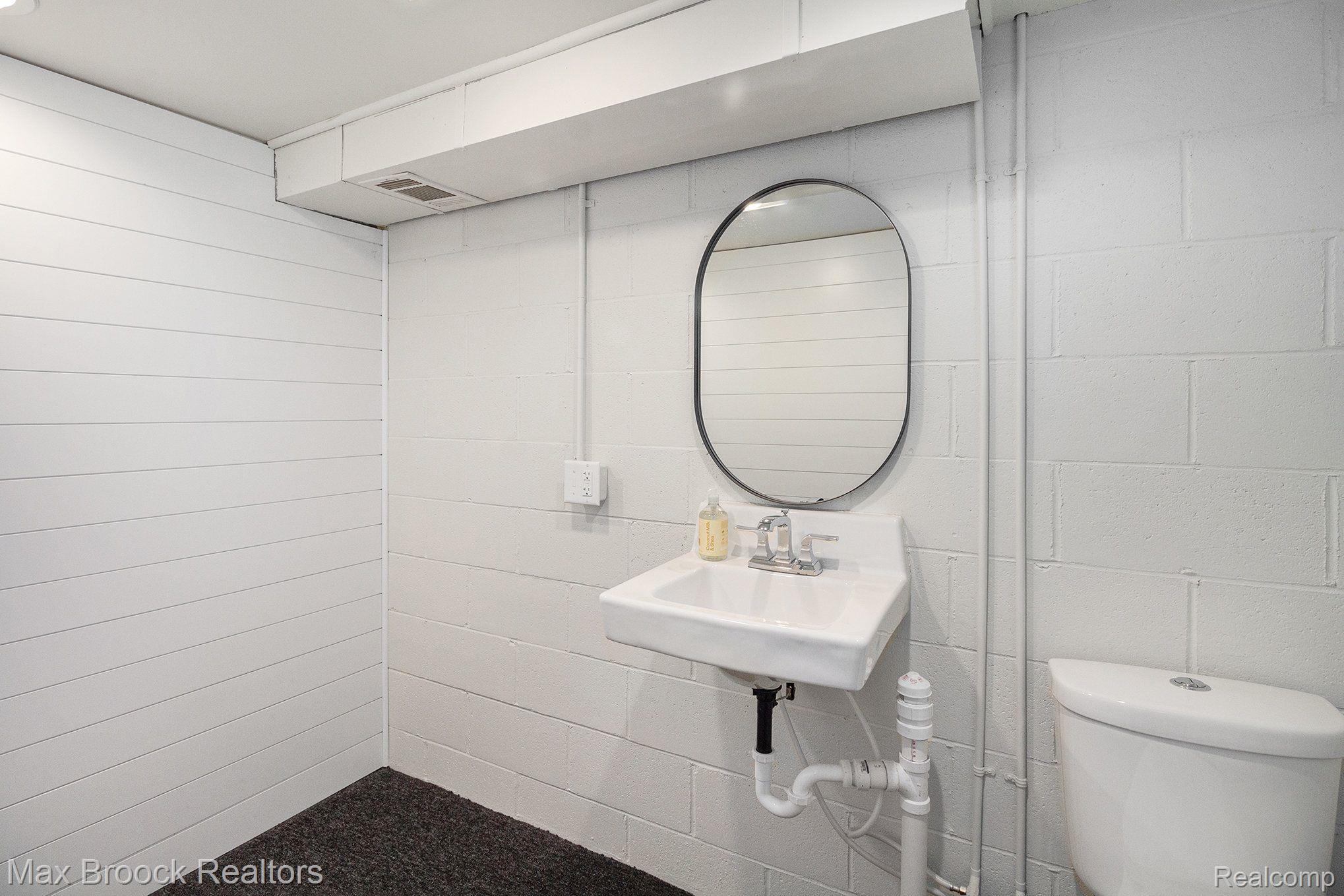 645 Center Ridge South Lyon, MI 48178 - Photo 24 of 30 Gallery Image 24