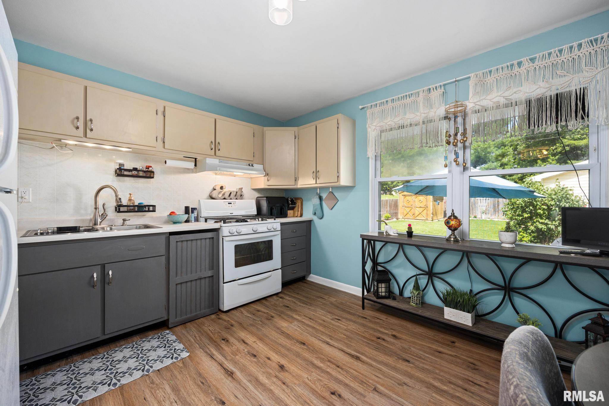 209 Linnhill Lane Washington, IL 61571 - Photo 8 of 31