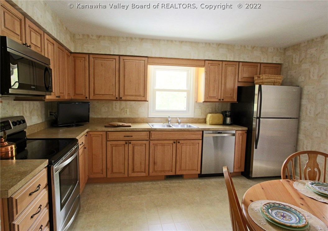 1379 Nottingham Road Charleston, WV 25314 - Photo 9 of 21 Gallery Image 9