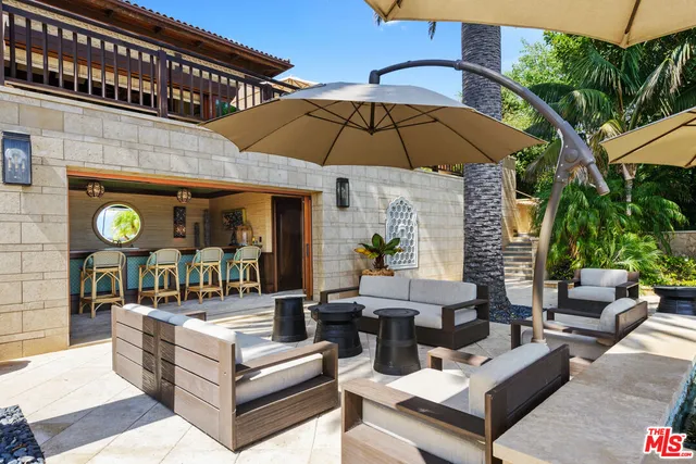 a view of outdoor space yard and porch