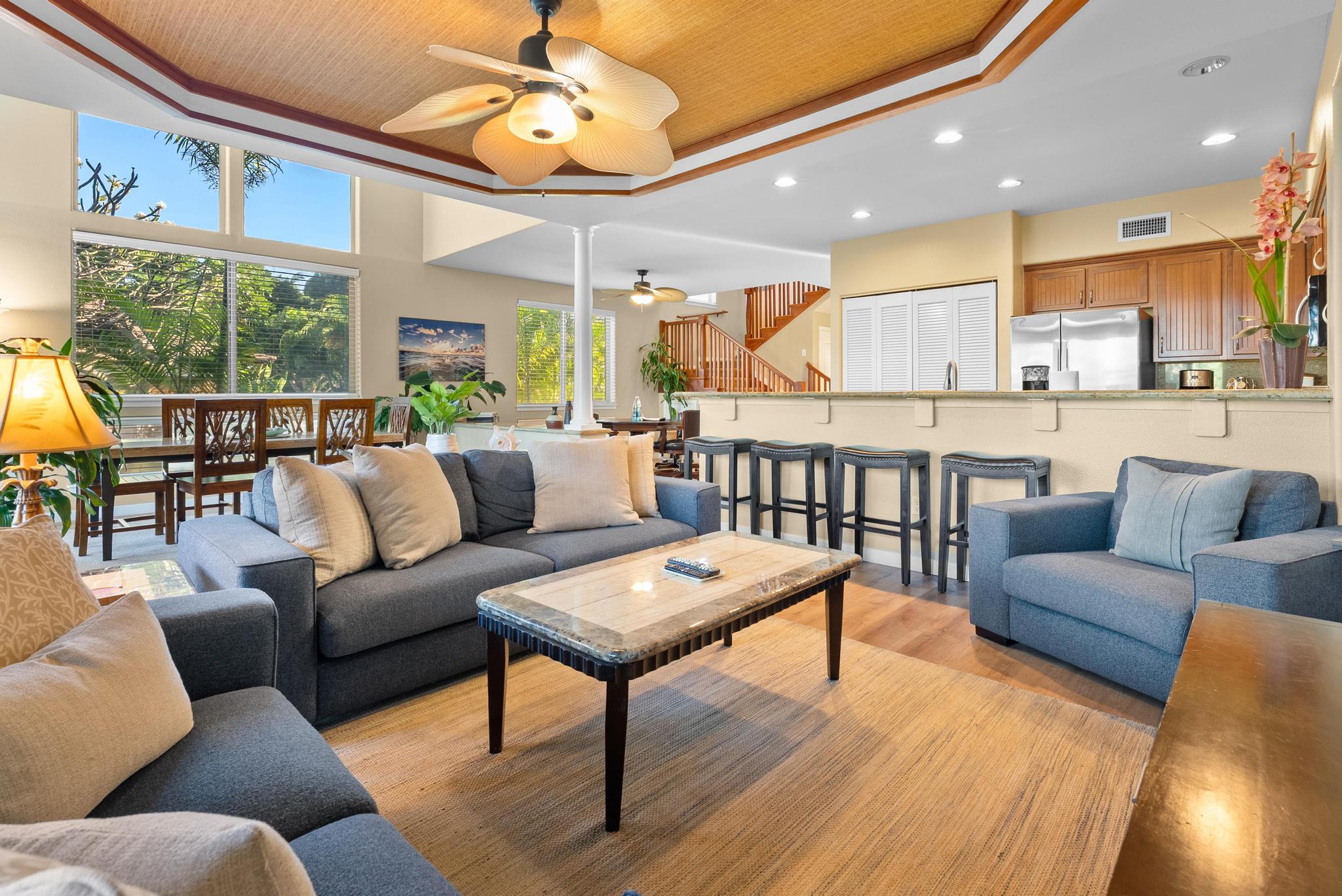 68-1122 Na Ala Hele Road, Unit Q4 Kamuela, HI 96743 - Photo 4 of 30 a living room with furniture and a wooden floor