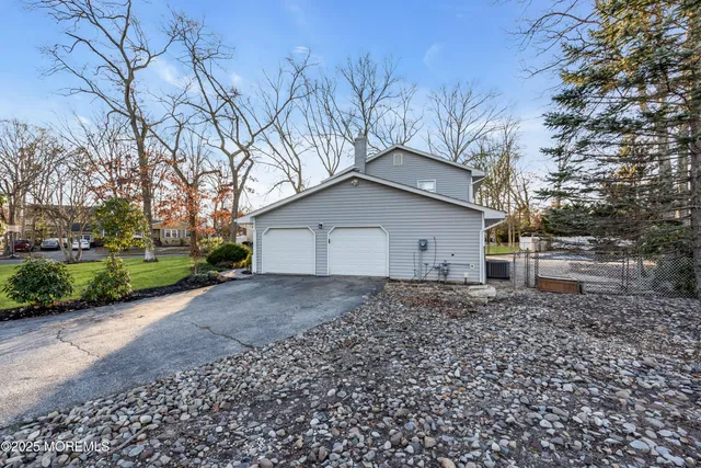 a view of a house with backyard