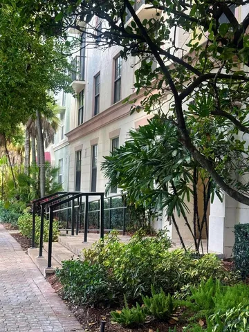 $2,350 | 1919 Van Buren Street, Unit 118A, Hollywood, FL 33020