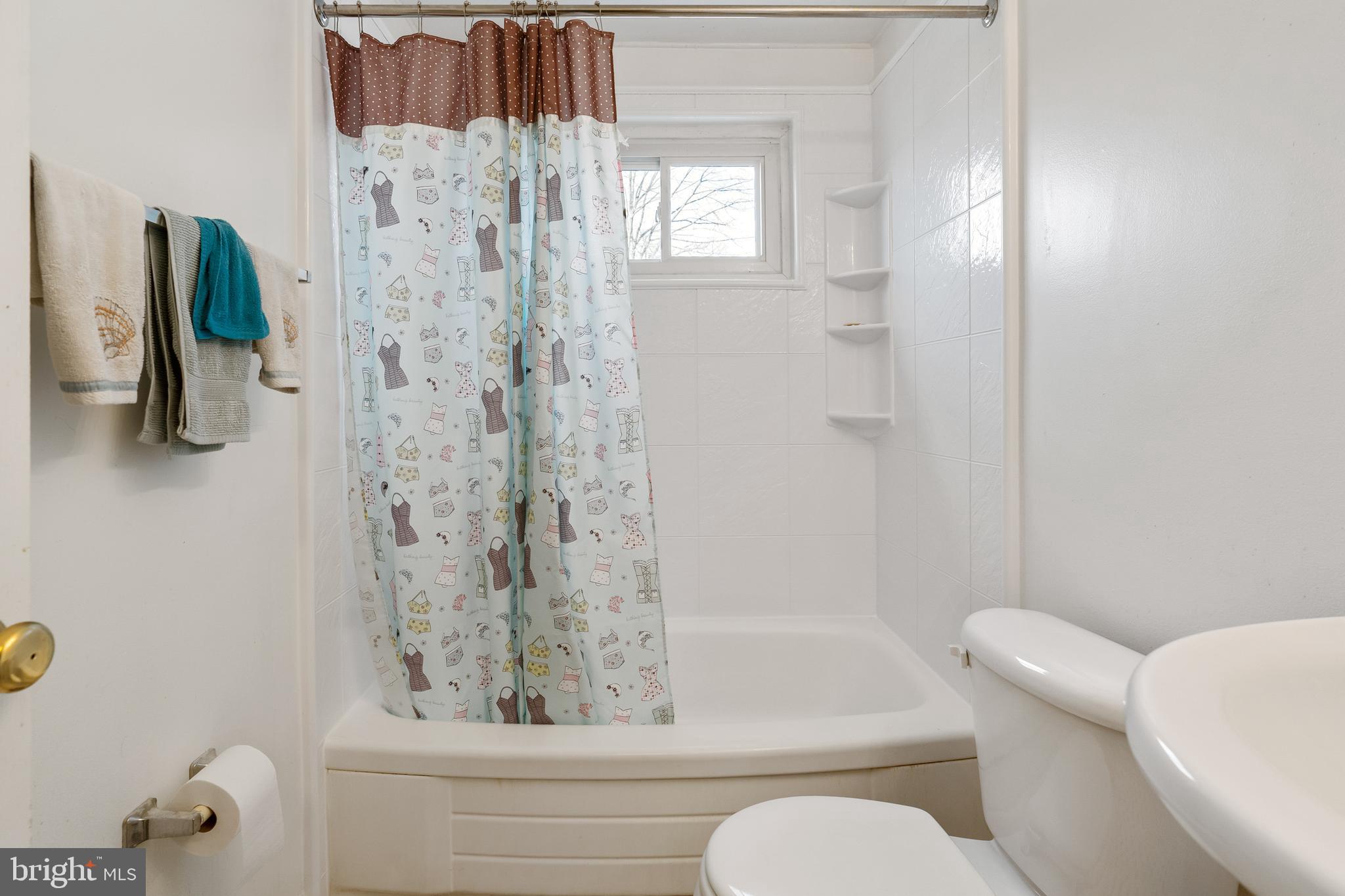 640 Charraway Road Baltimore, MD 21229 - Photo 16 of 21 Full Bath on Upper Level
