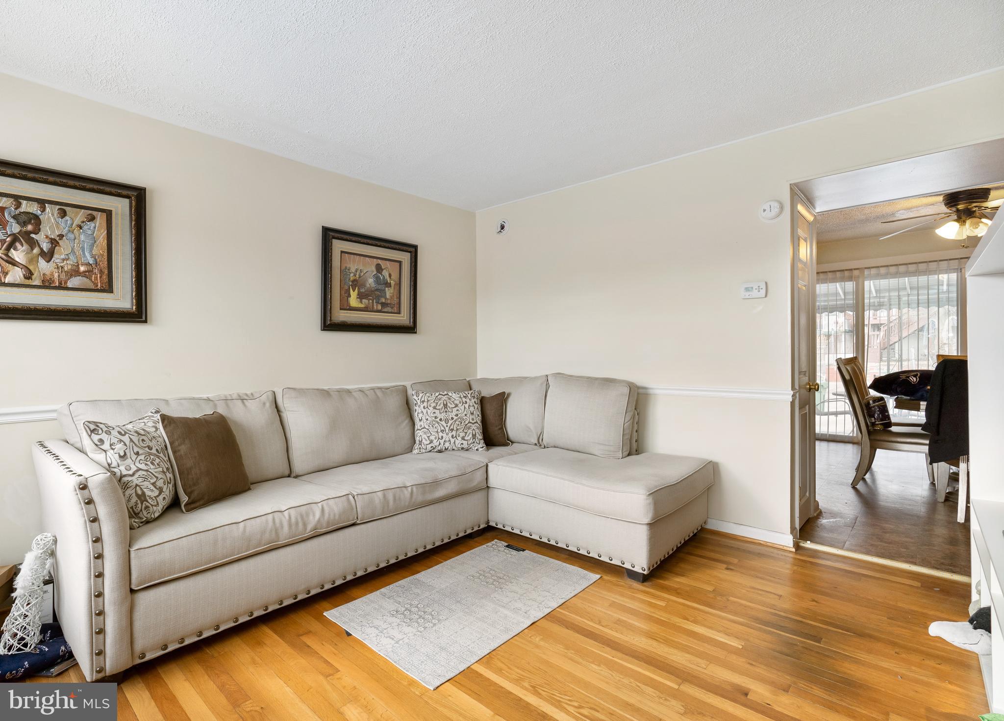 640 Charraway Road Baltimore, MD 21229 - Photo 4 of 21 Bright and Inviting Living Room