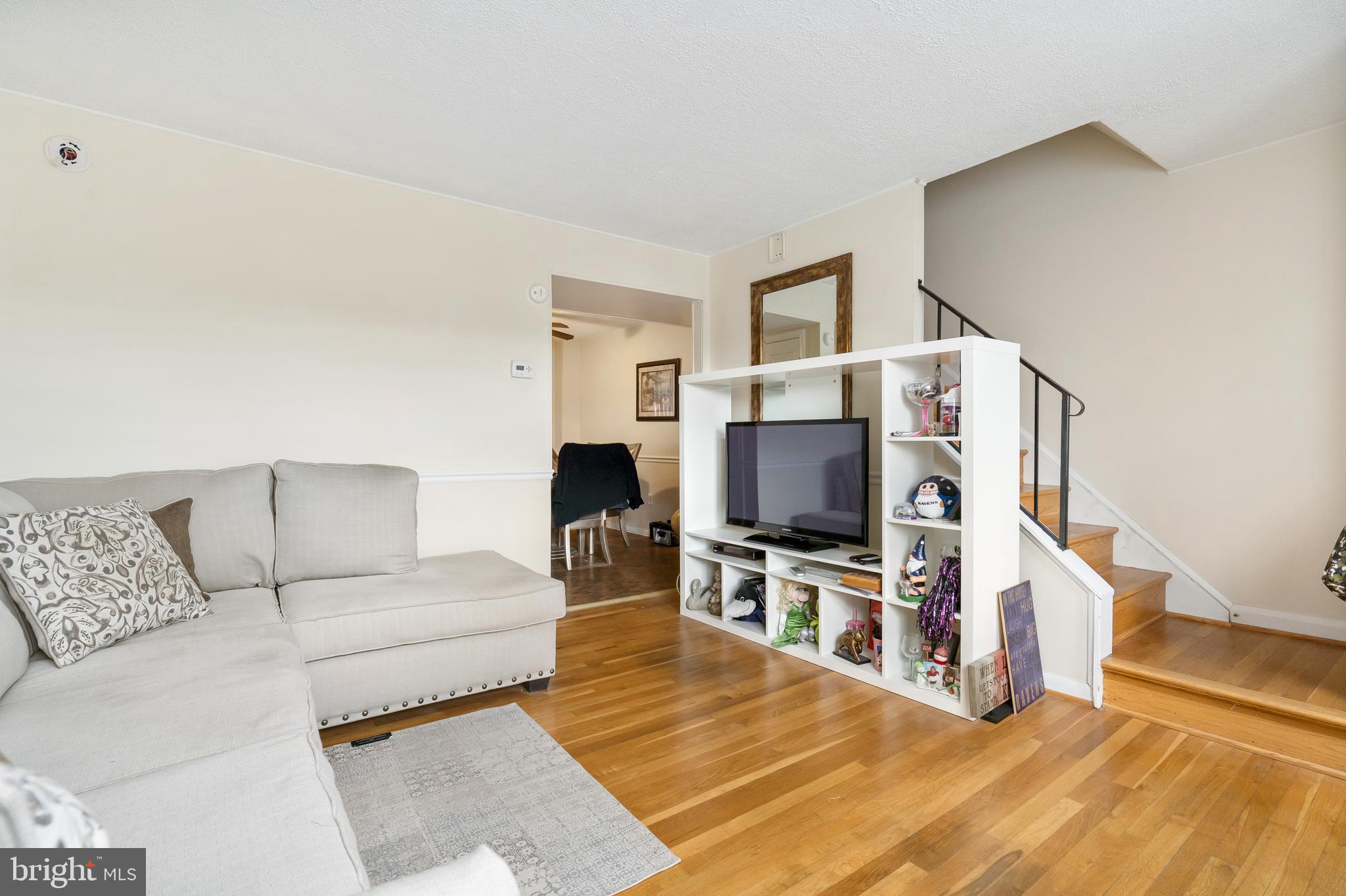 640 Charraway Road Baltimore, MD 21229 - Photo 6 of 21 Large Room for Entertainment