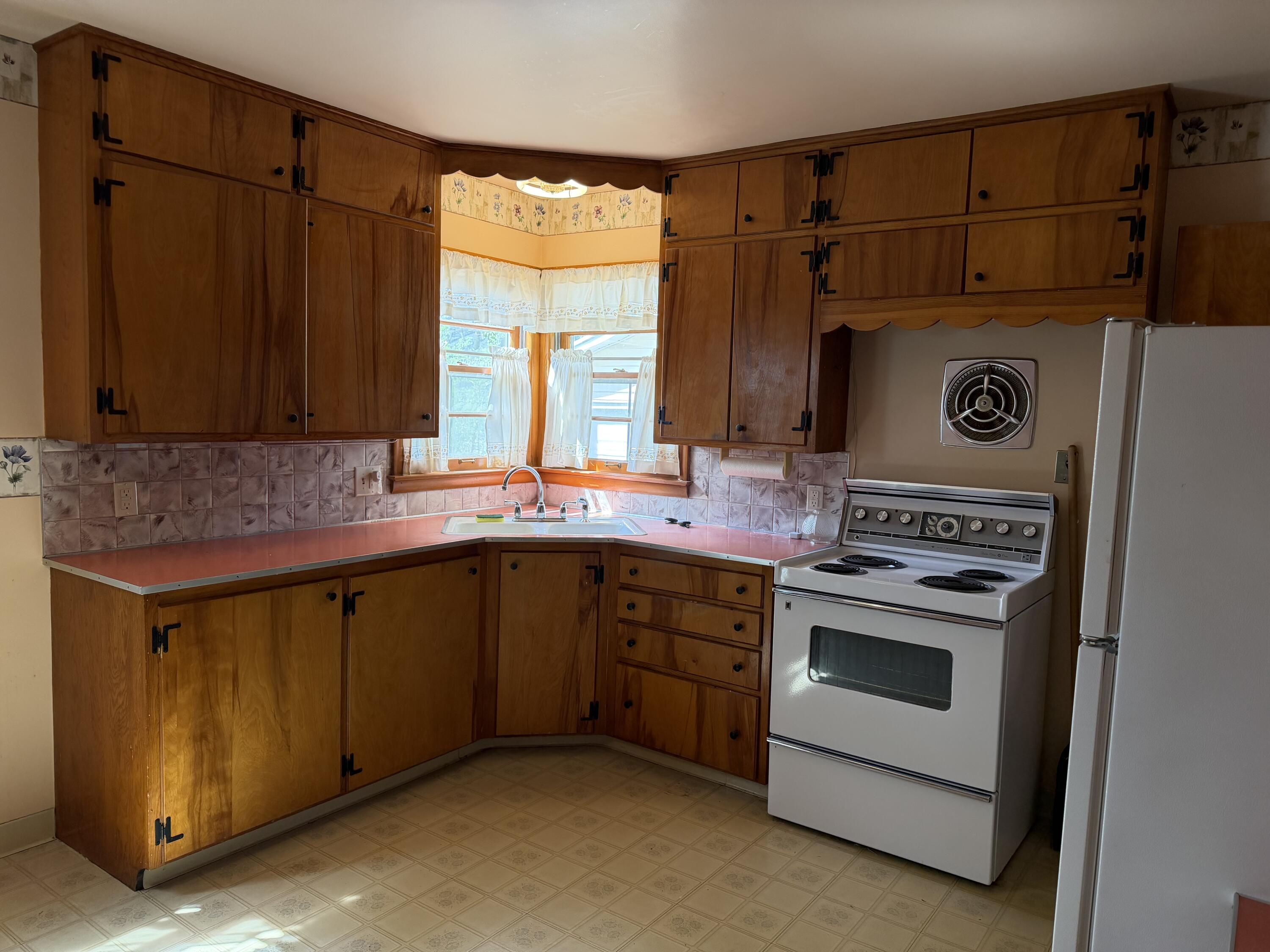121 Elmside Road Benton Harbor, MI 49022 - Photo 16 of 29 IMG_0637