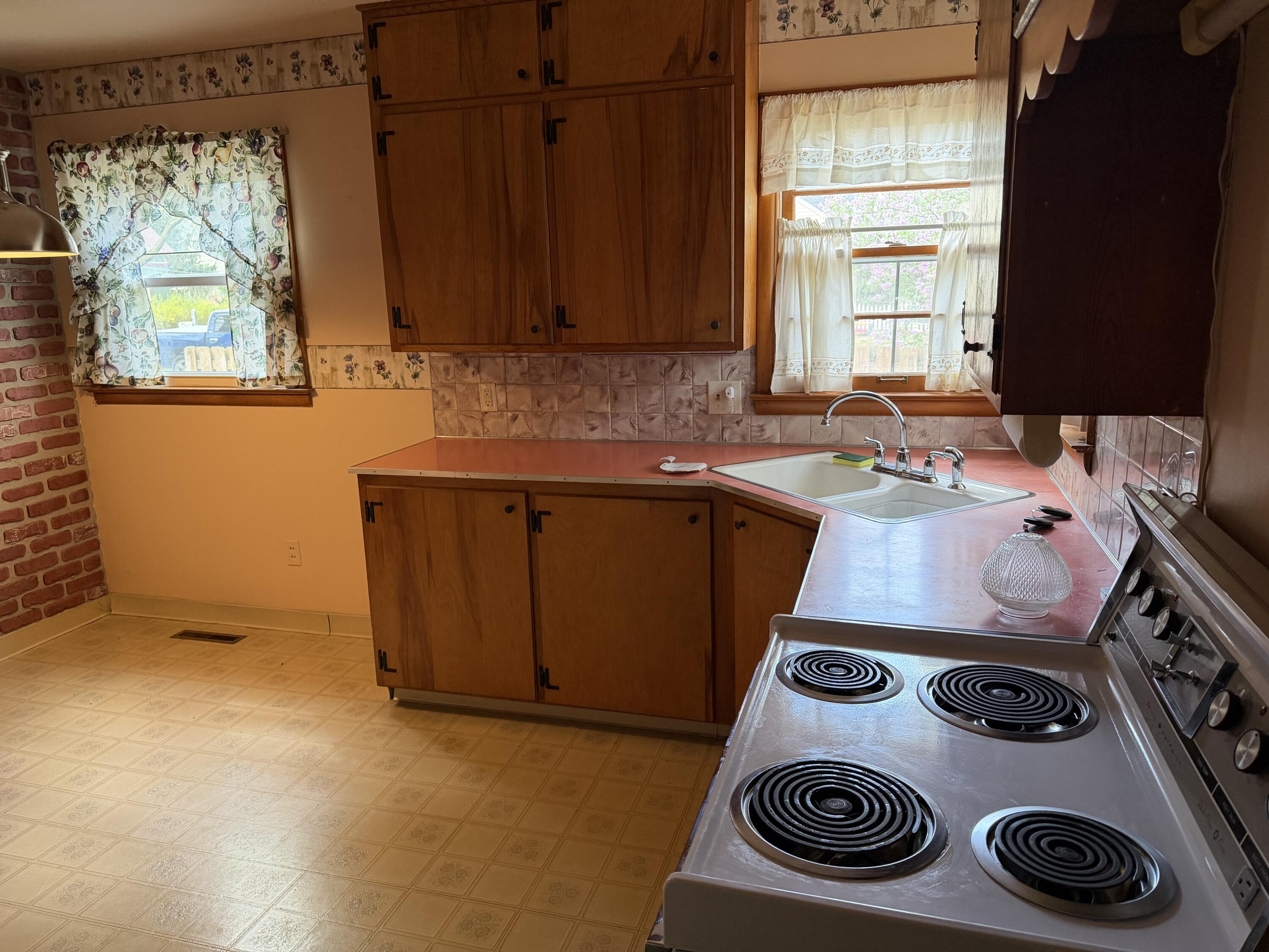 121 Elmside Road Benton Harbor, MI 49022 - Photo 17 of 29 IMG_0629