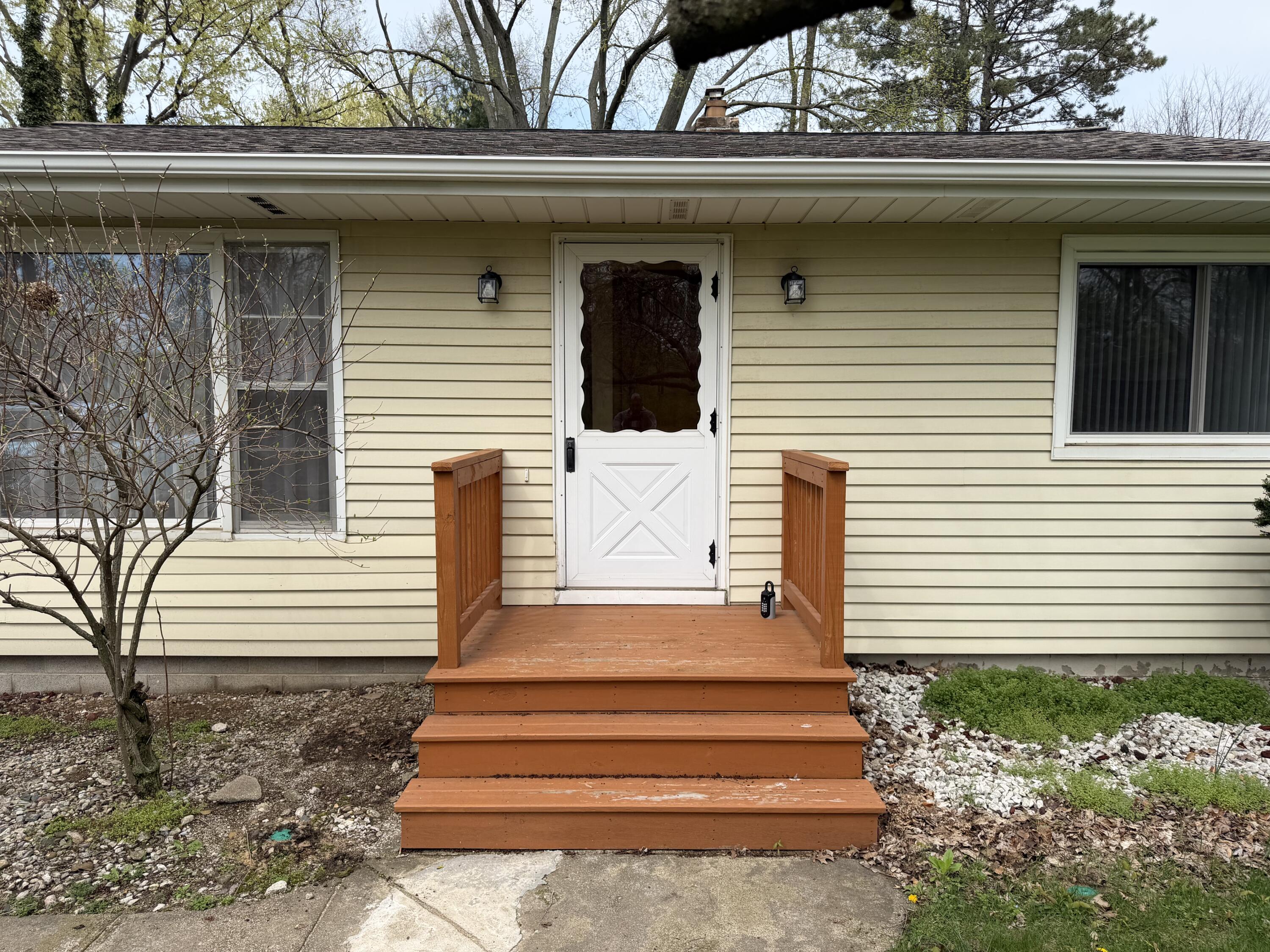 121 Elmside Road Benton Harbor, MI 49022 - Photo 3 of 29 IMG_0616