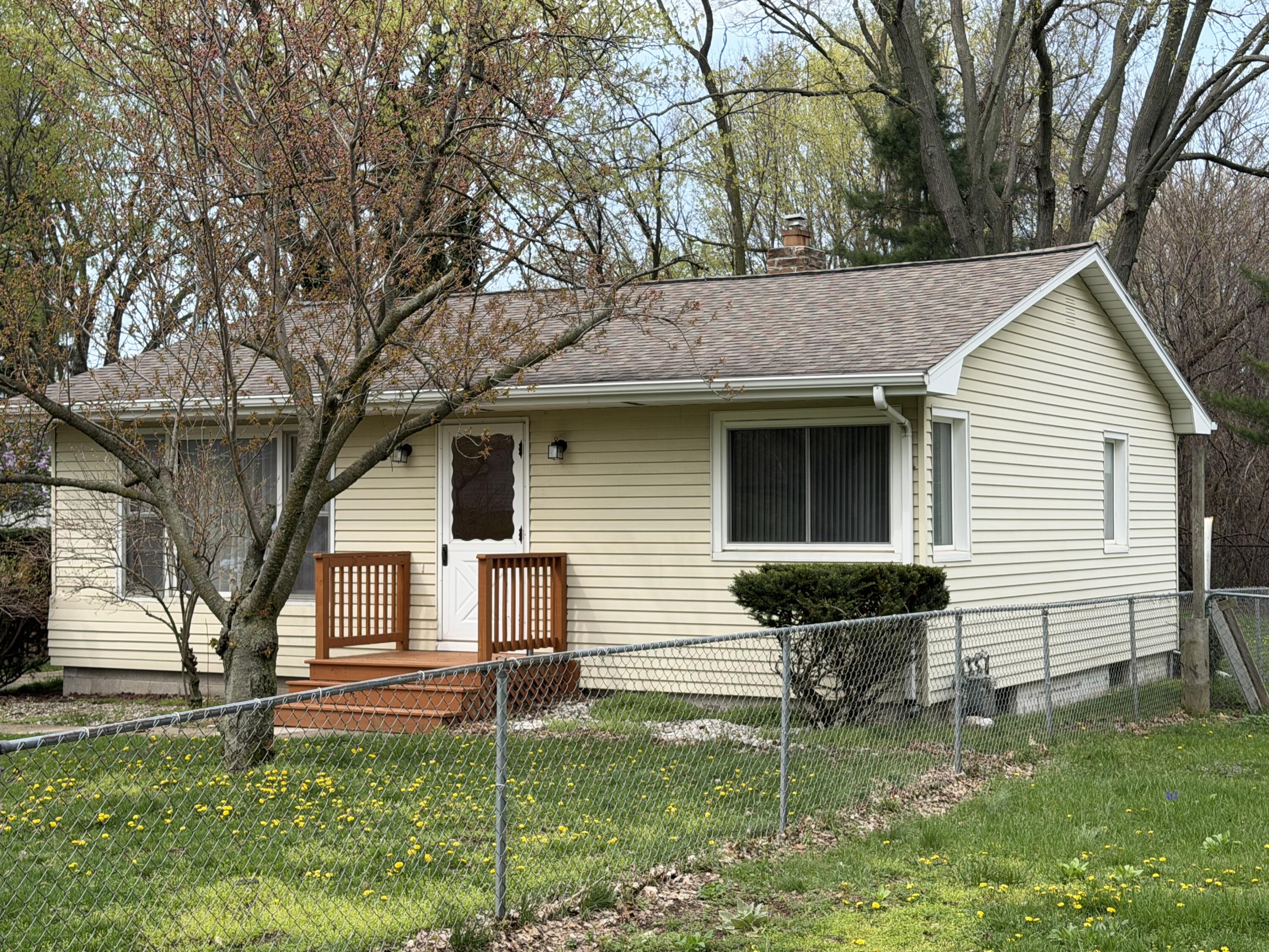 121 Elmside Road Benton Harbor, MI 49022 - Photo 4 of 29 IMG_0614