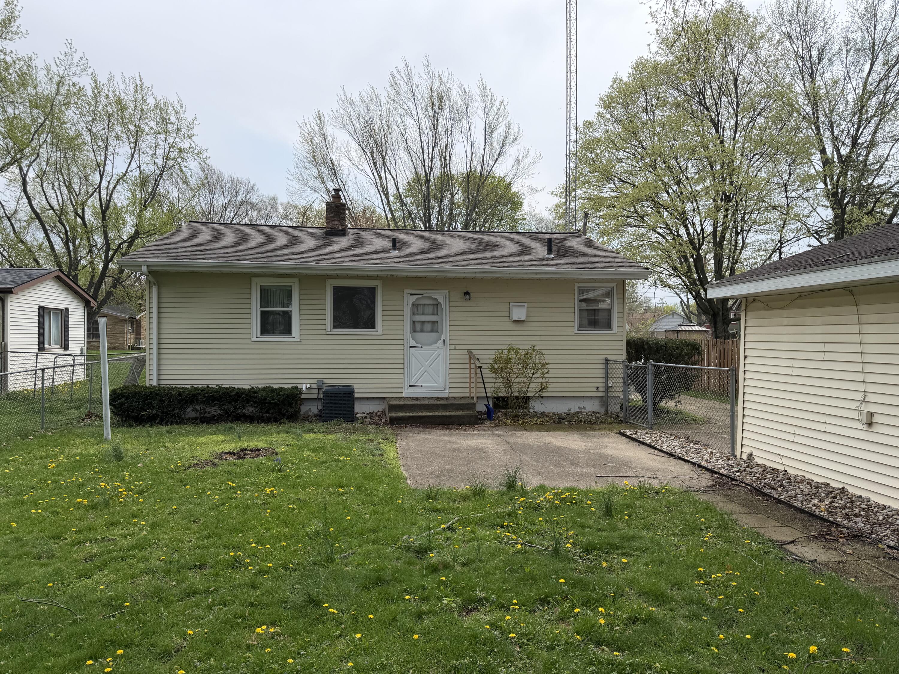 121 Elmside Road Benton Harbor, MI 49022 - Photo 5 of 29 IMG_0611