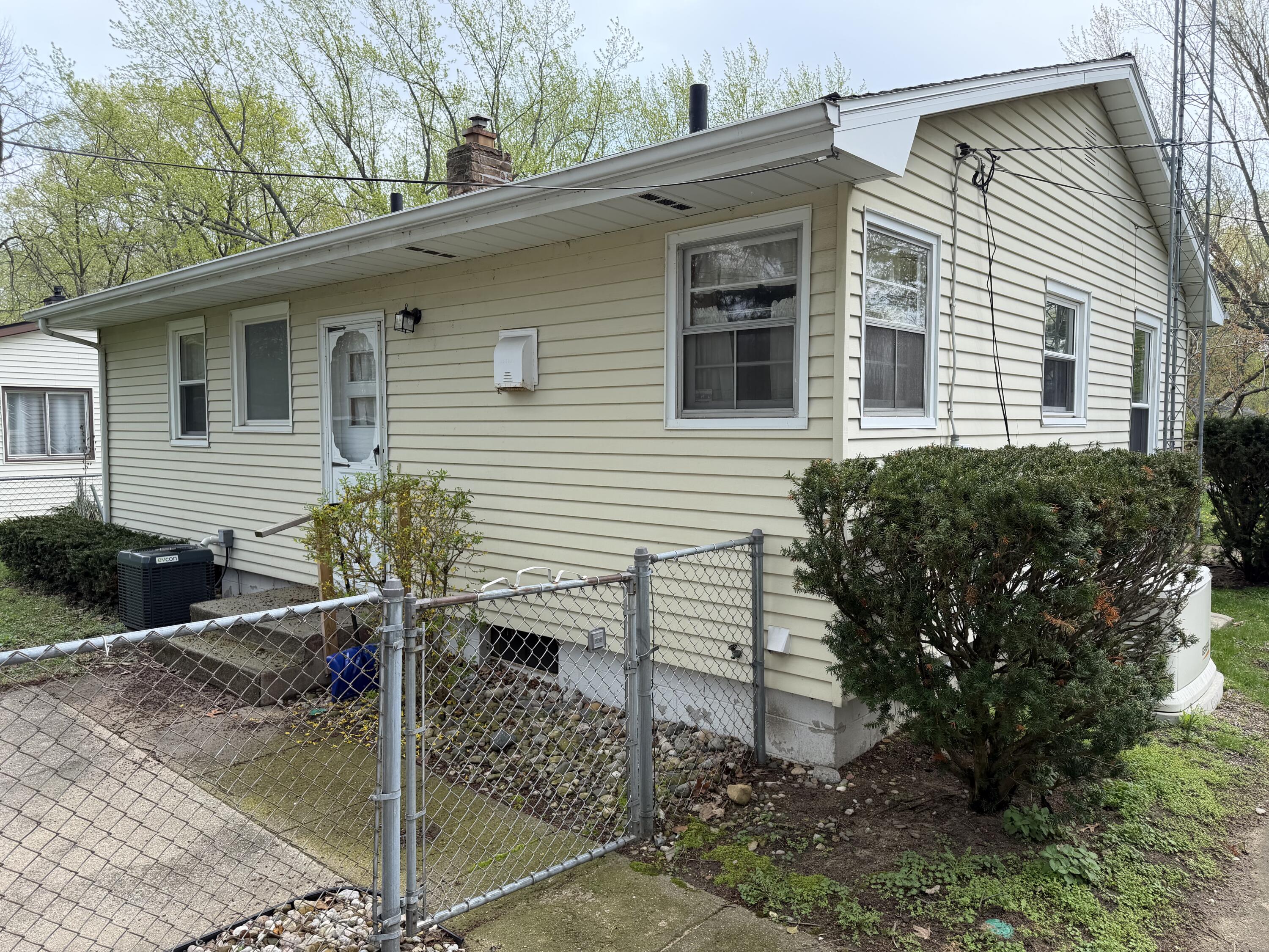 121 Elmside Road Benton Harbor, MI 49022 - Photo 6 of 29 IMG_0610