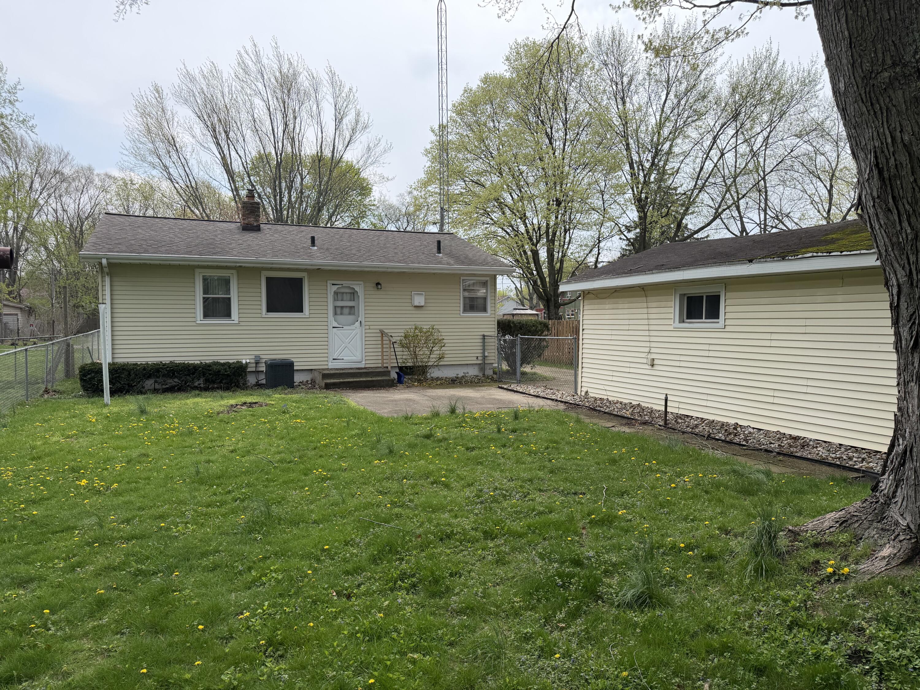 121 Elmside Road Benton Harbor, MI 49022 - Photo 8 of 29 IMG_0612