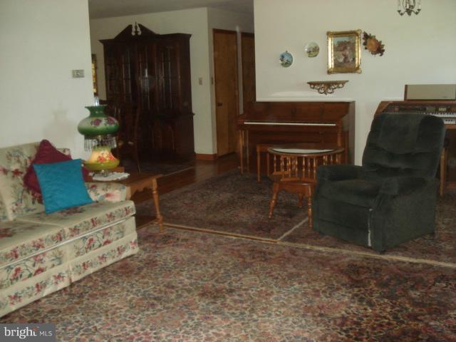 22019 Grove Road Hagerstown, MD 21742 - Photo 12 of 20 Living Room