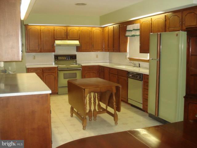 22019 Grove Road Hagerstown, MD 21742 - Photo 9 of 20 Kitchen