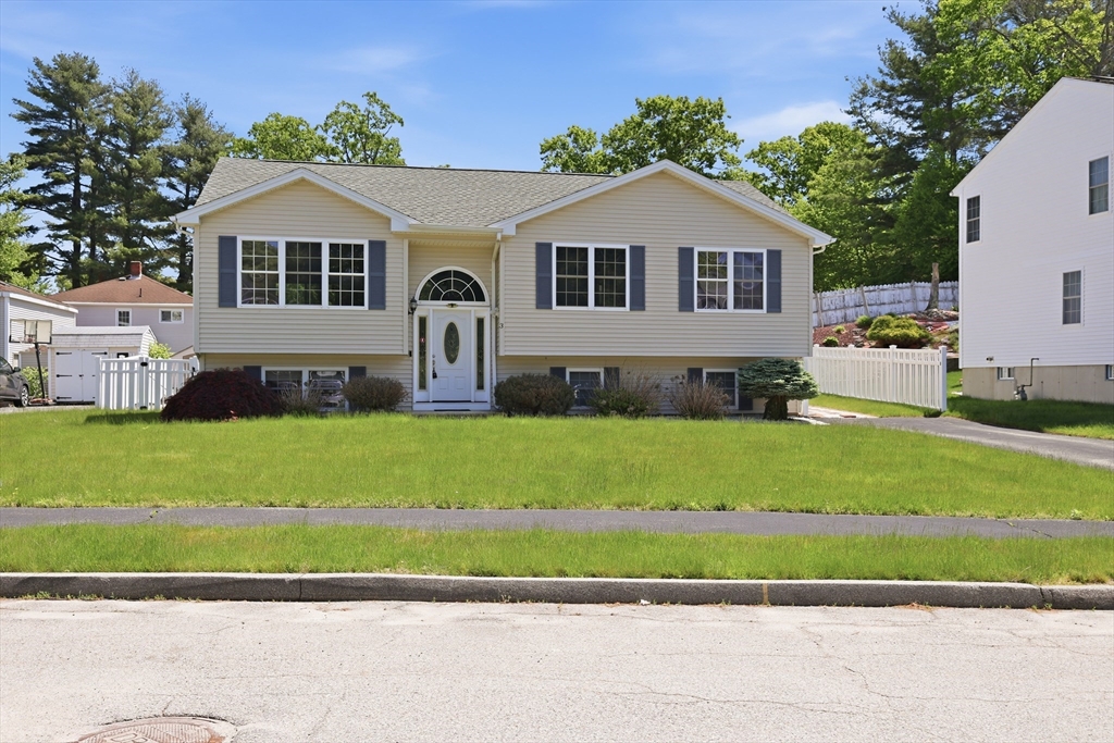 3 Oakleaf Circle Worcester, MA 01603 - Photo 1 of 32
