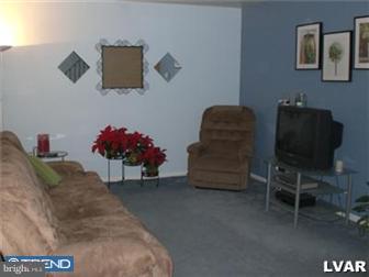 35 Stonegate Road Quakertown, PA 18951 - Photo 2 of 5 Living Room