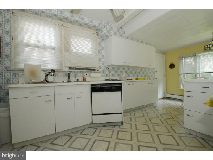 211 Strathmore Road Havertown, PA 19083 - Photo 7 of 24