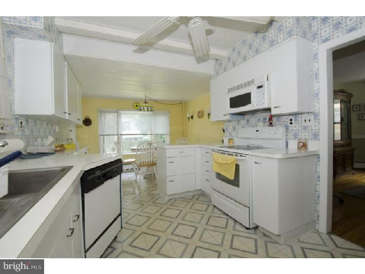 211 Strathmore Road Havertown, PA 19083 - Photo 8 of 24