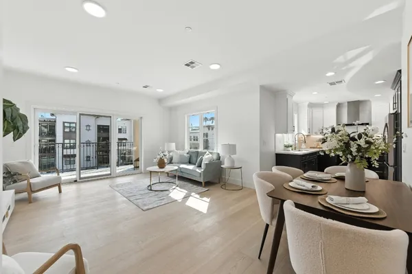 $1,198,000 | 560 El Camino Real, Unit 201, San Carlos, CA 94070