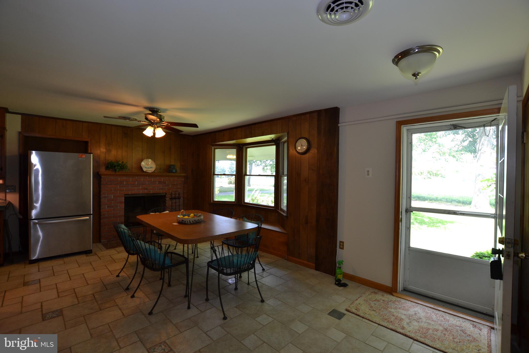 24403 Hipsley Mill Road Gaithersburg, MD 20882 - Photo 16 of 43 Awesome Kitchen